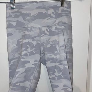 Lululemon size 6 biker shorts 10”